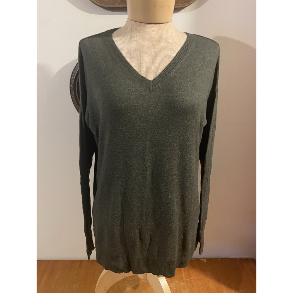 A New Day VNeck Hunter Green Fine Knit Soft Sweater L Layering Preppy Minimalist